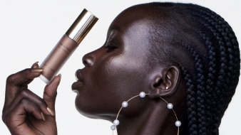 /product/highlighter-liquide-skinfinish-lightstruck
